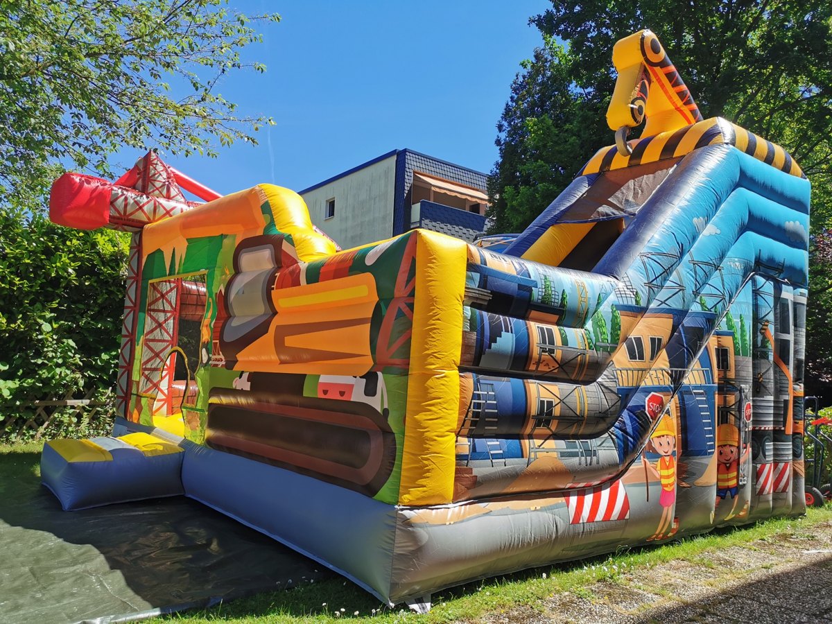 Baustellen-Hüpfburg mit Rutsche – Außenansicht