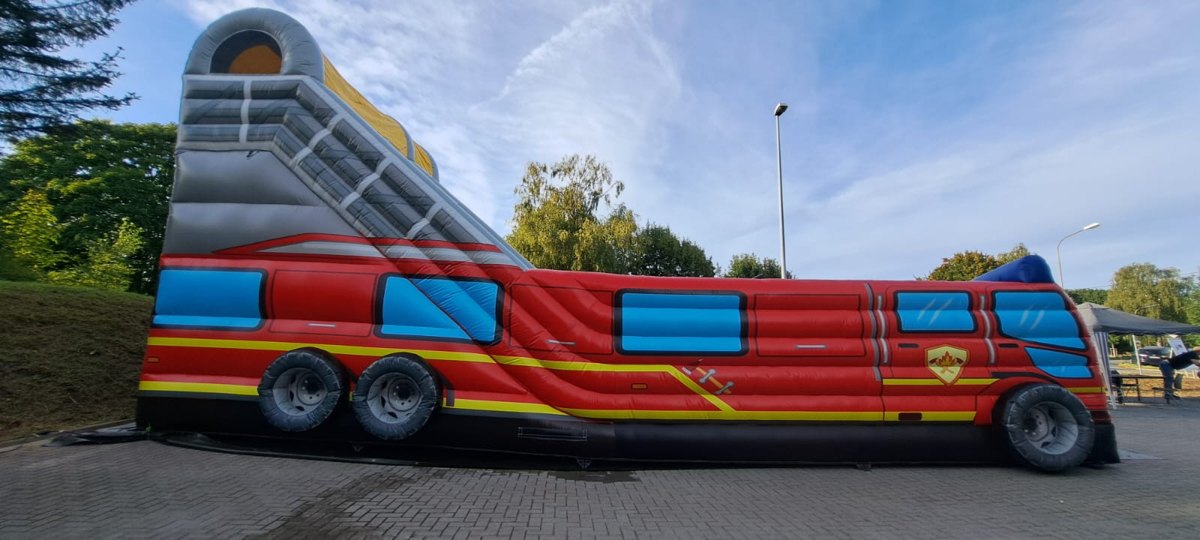 Feuerwehr-Rutsche – vollständige Seitenansicht